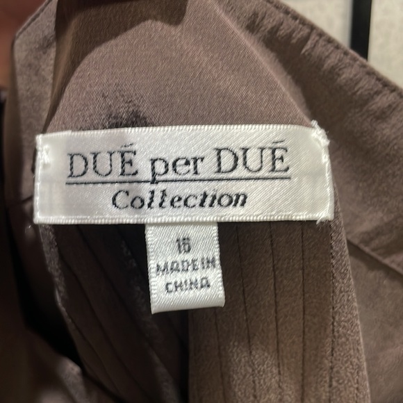 Due Per Due, %100 Silk, Dark Brown Short Sleeve Dress - Picture 7 of 8